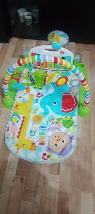 Mata edukacyjna z pianinkiem Fisher-Price