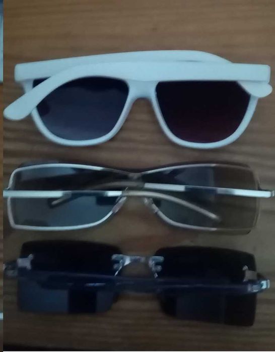 pares de óculos de sol
