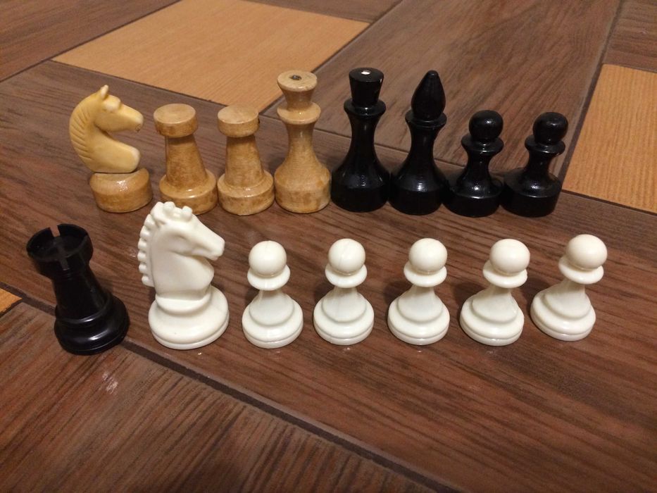 Шахові фігури (карболит) поштучно, олімпійські шахи 1980 р. Б/У.