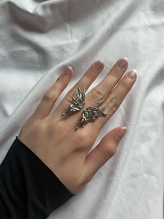 Кільце у формі метелика