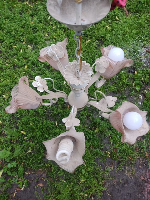 Продам люстру в доброму стані