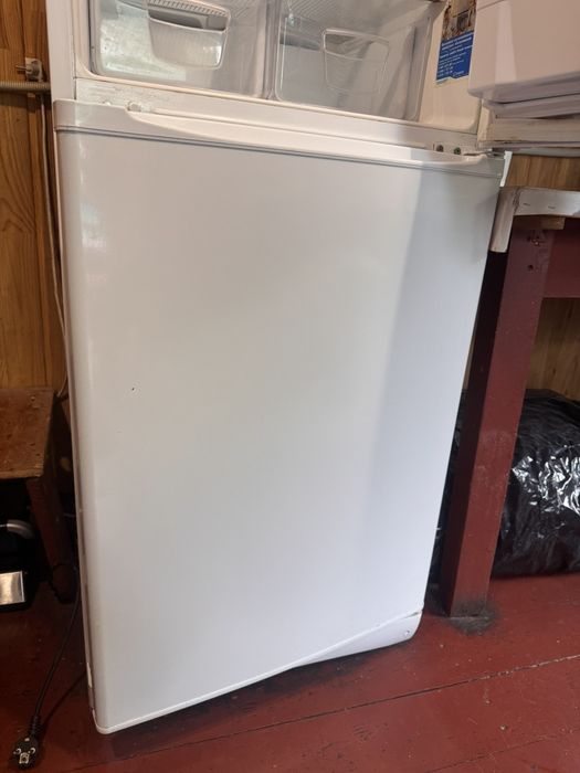 Холодильник INDESIT