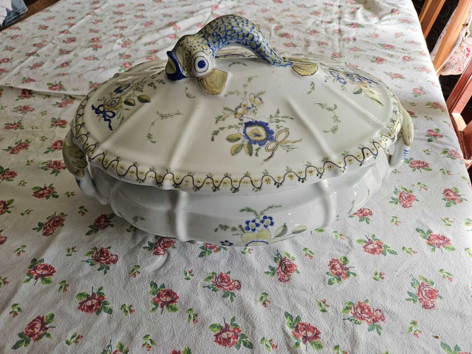 Terrina pintada à mão