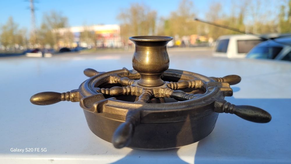 Продам  пепельницу  подсвечник из ронзиб