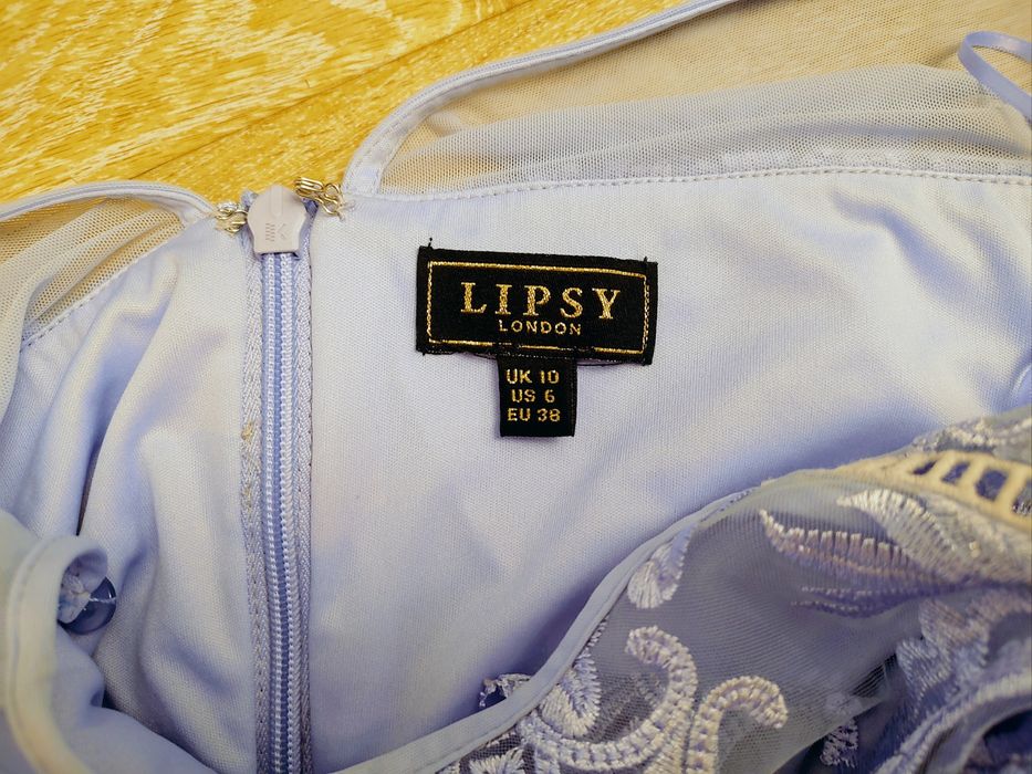 Сукня Lipsy London мереживна лавандового кольору