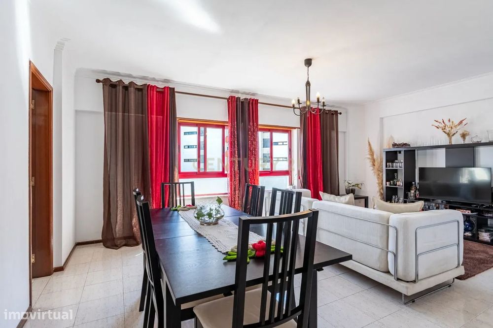 Excelente apartamento T2, com 2 elevadores em Loures.