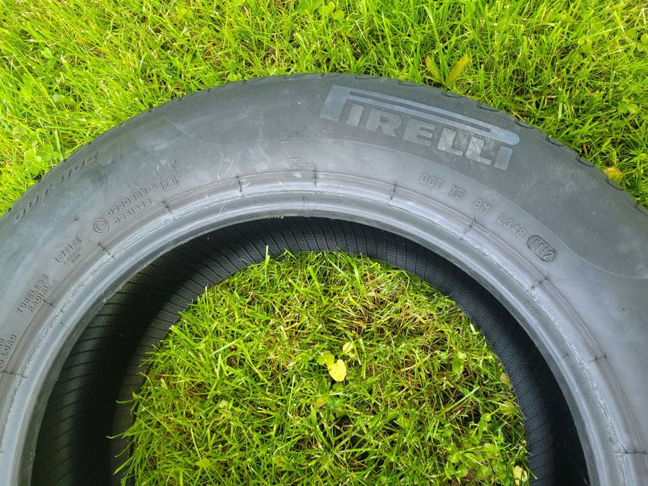 Sprzedam dwie letnie opony Pirelli Cinturato P7, rozmiar 225 55 R 16.
