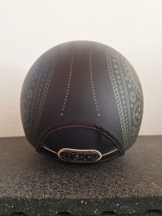 Capacete Nexx para senhora.