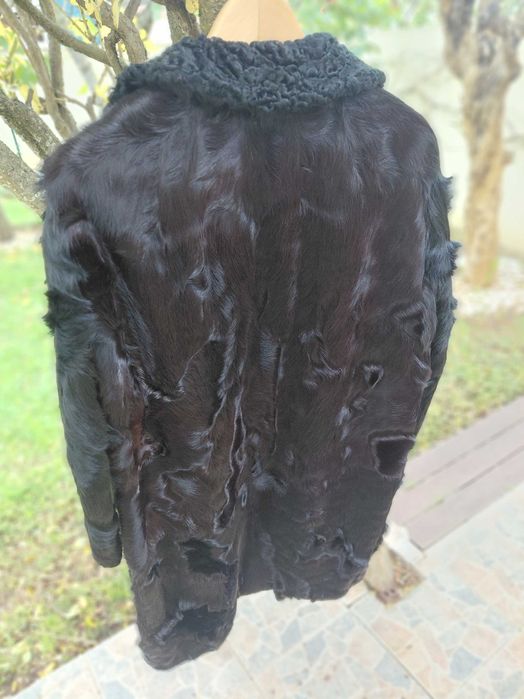 Casaco de pele genuina , cor preta