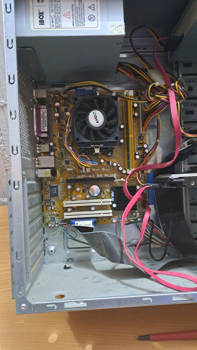 Komputer stacjonarny retro Windows xp