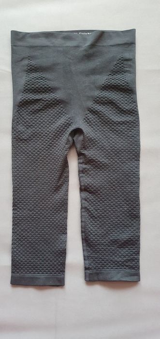 Krótkie, czarne legginsy S/M