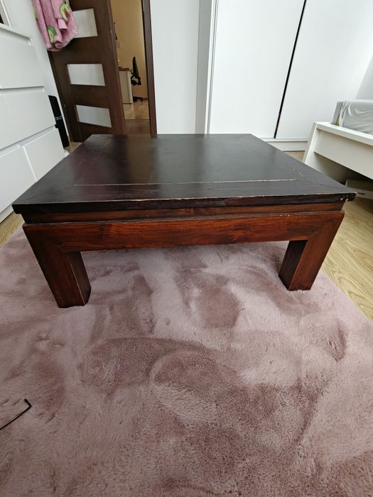 Stolik kawowy z drewna egzotycznego