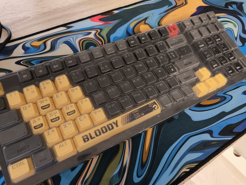 Продам ігрову клавіатуру Bloody S98 — майже нова