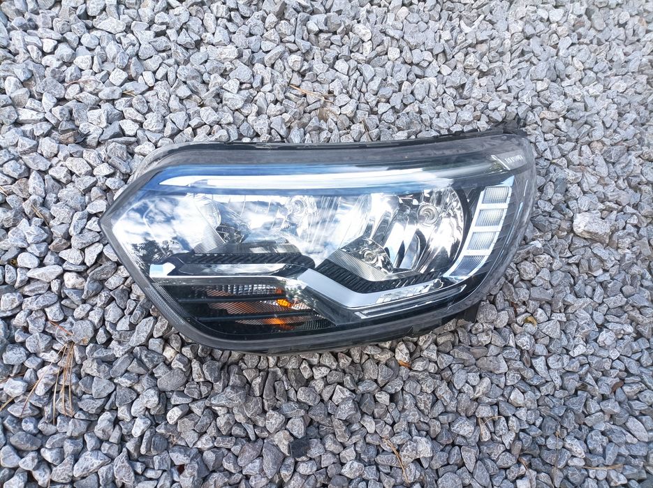 Lampa lewy przód renault express eu bardzo ładna