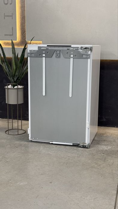 Вбудована марозильна шафа FNS7140. 2024 рік