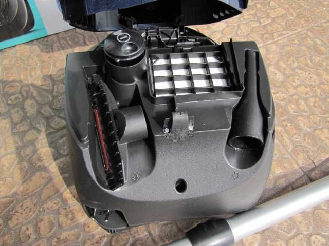 Odkurzacz podłogowy Siemens VS06A111 Moc: 600W pojemność: 4L
