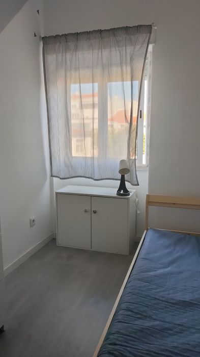 Arrendo quarto individual.