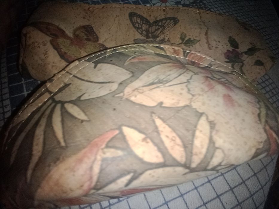 Neesecaire e estojo sem defeitos novo cortiça