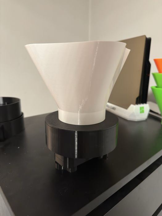 Rozrzutnik do łódki zanętowej