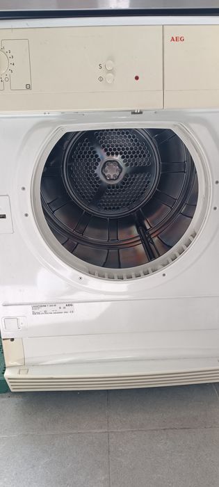 Maquina de secar roupa AEG