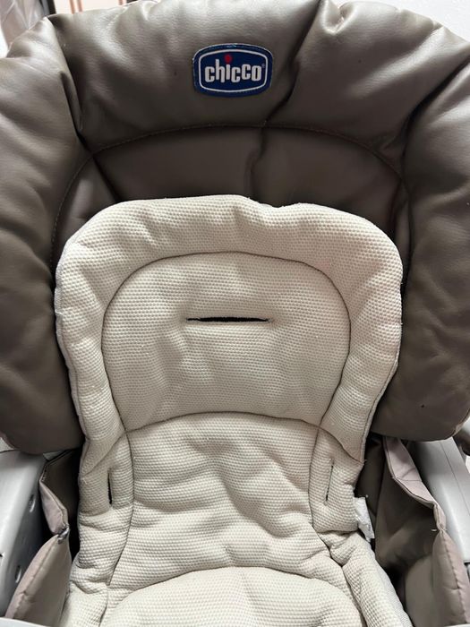 Cadeira de Refeição Chicco – Completa e em Bom Estado