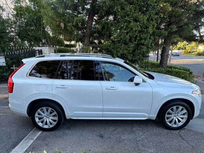 2017 Volvo XC90 Momentum