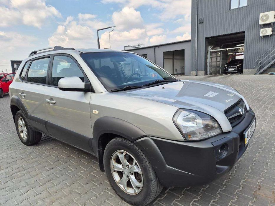 Продаж авто  Hyundai TUCSON 2.0 дизель  Автомат
