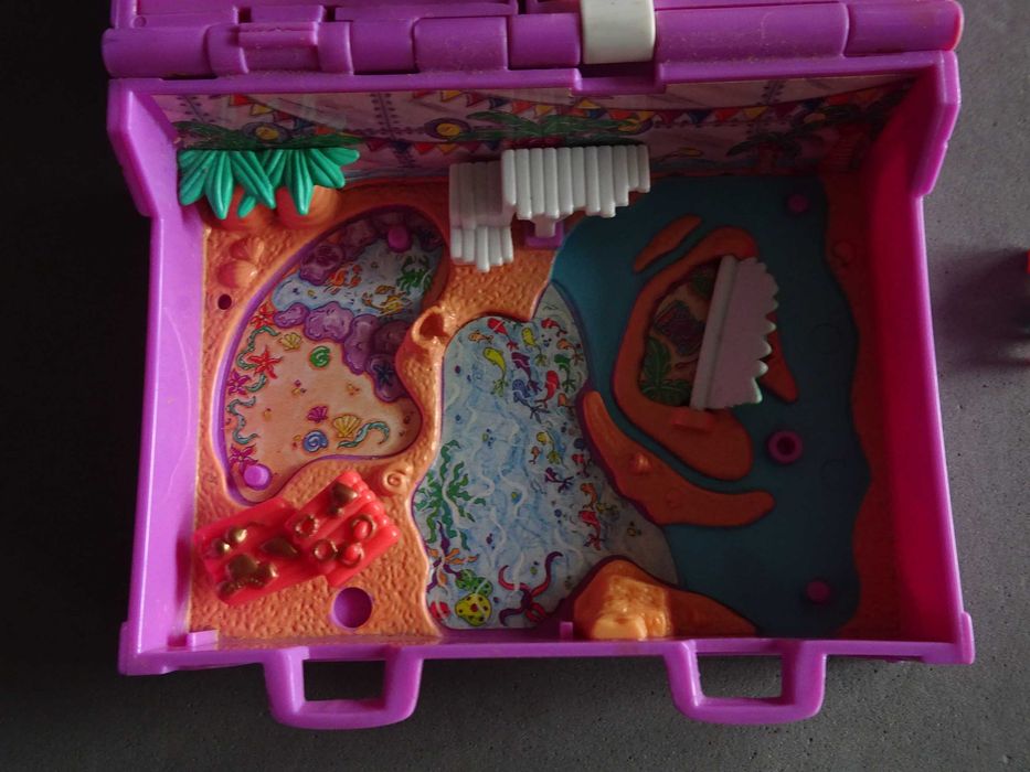 Polly Pocket Surf ‘N Swim Island Vacation Fun Treasure Chest Compact