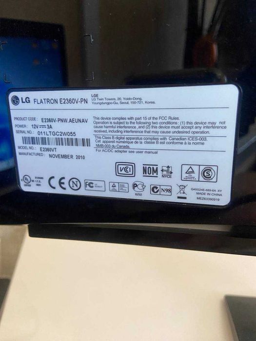 Монітор LG E2360V-PN 23" — стильний FullHD монітор у чудовому стані