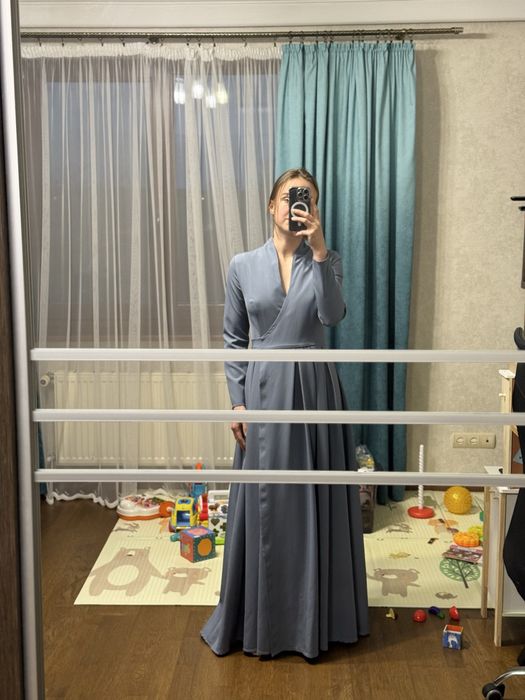 Вечірнє плаття на запах довге