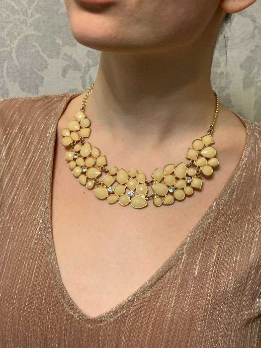 Прикраса на шию. Біжутерія. Підвіска.