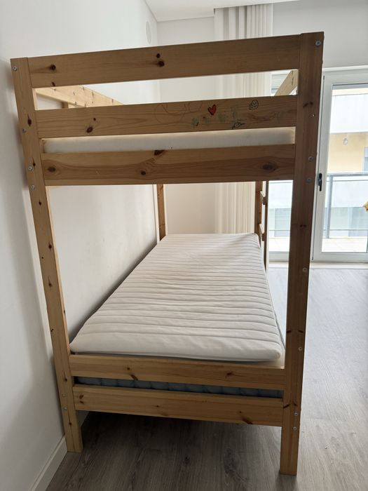 Cama beliche Ikea MYDAL com colchões