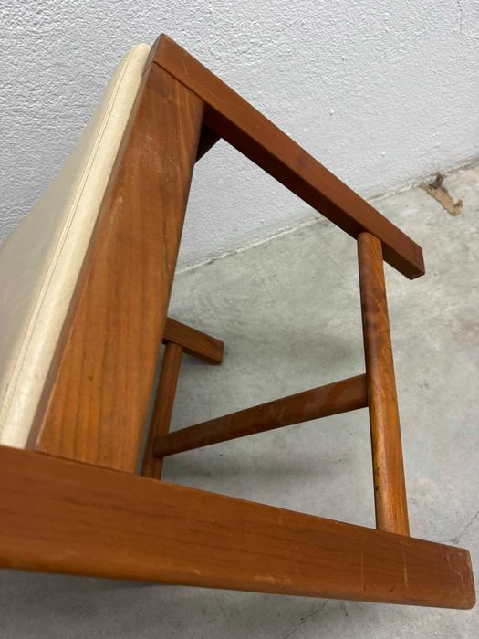 Mesa e cadeiras da Olaio