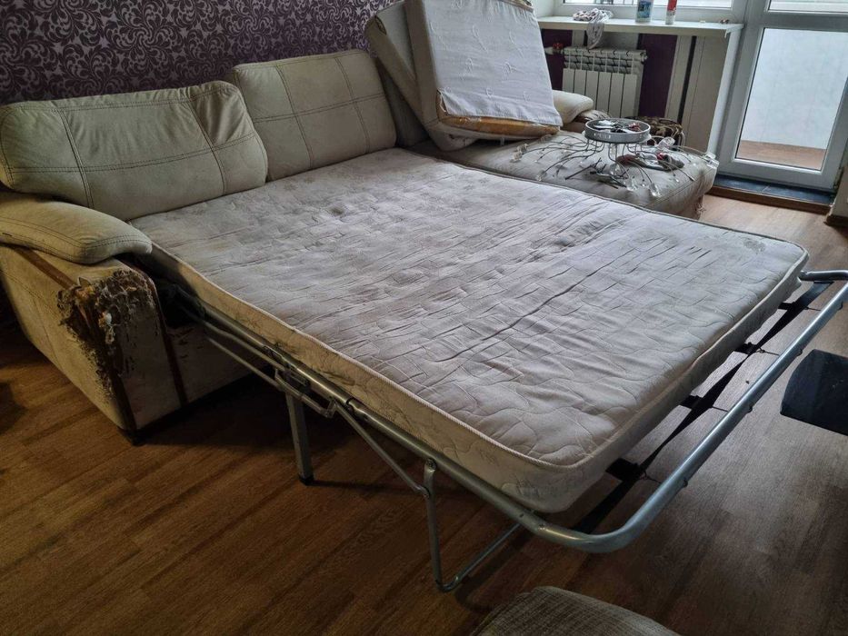 Диван угловой  б/у.