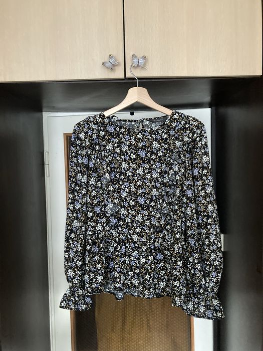 Bluzka z falbaną w kwiatowy wzór - Primark, rozmiar 40