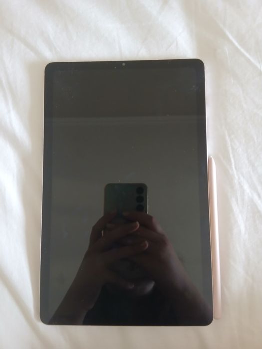 Samsung Galaxy Tab S6 Lite у рожевому кольорі