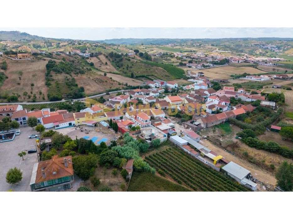 Moradia T3 Nova na Pocariça, Em Fase Final de Construção