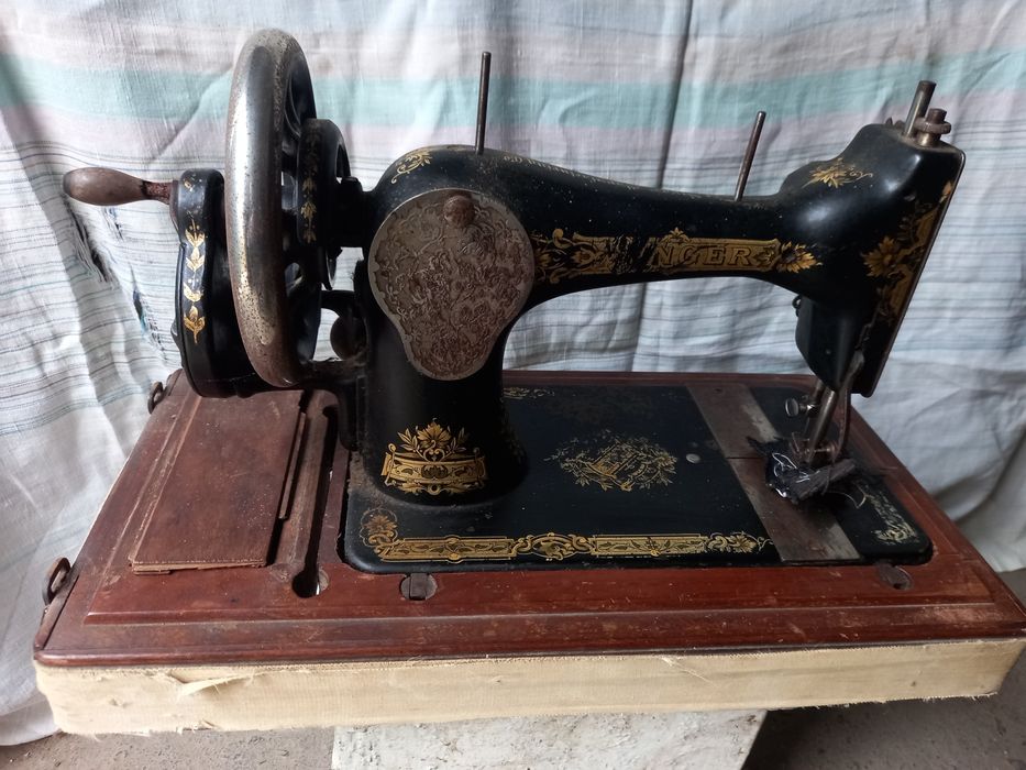 Швейна машинка singer