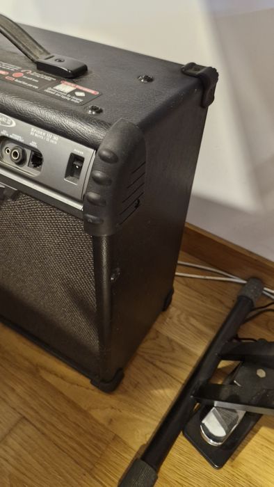 Guitarra e amplificador novos