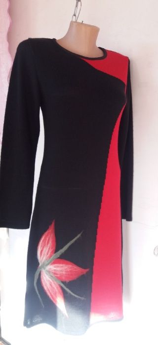 Продам незвичне і гарне трикотажне чорно-червоне плаття, нове, Польша