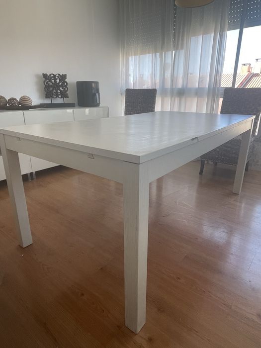 Conjunto mesa e aparador