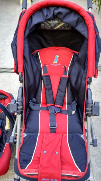 Carrinho e Ovo para bebê com vários equipamentos