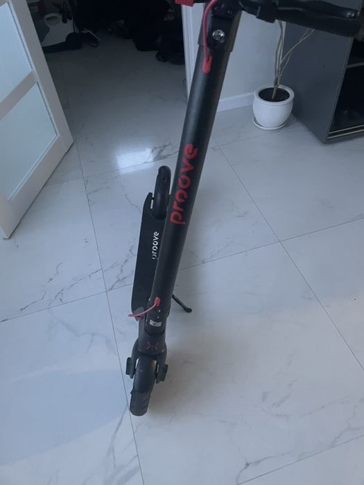 Продам електросамокат Proove