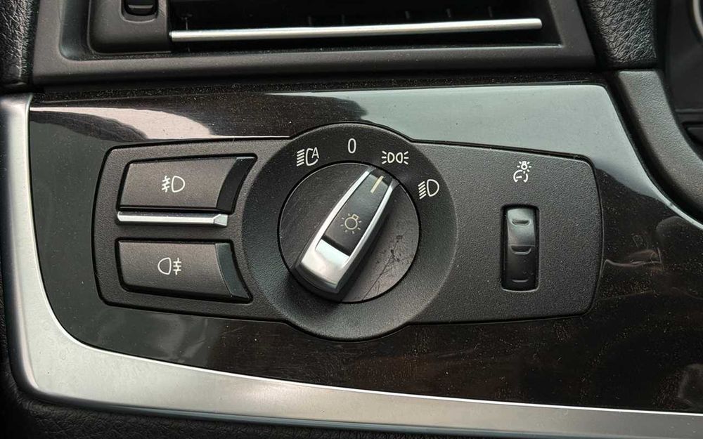 BMW 520I 2012 року