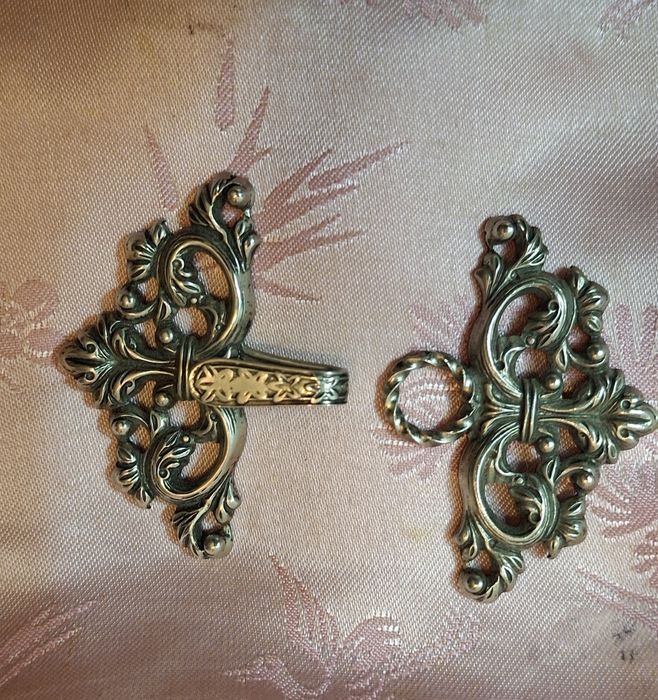 Fivela em prata época vitoriana para ser cosida numa capa de senhora o
