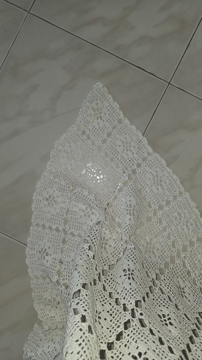 Toalha de Mesa em Crochet Feita à Mão – 2 × 2 m