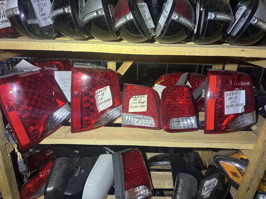 Фонарь задний правый левый KIA Sorento 2009-2013 г Цена разная галоген