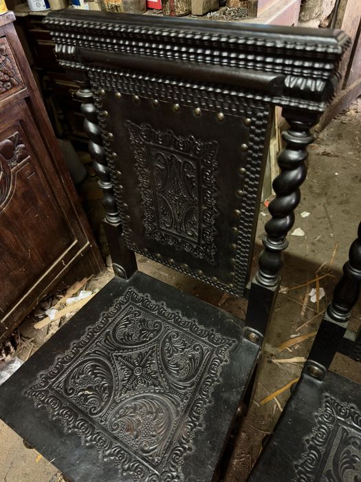 Cadeiras de escritório torcidos