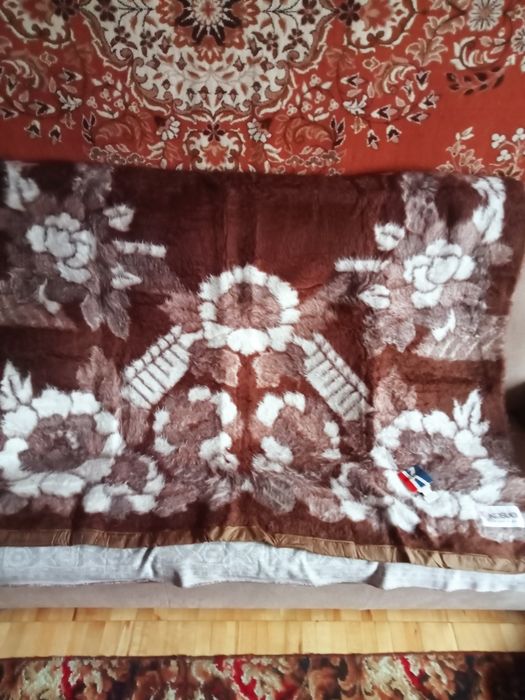 Пледы меховые Польша  новые. Одеяло б / у