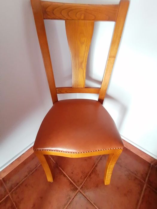 Mesa extensível e cadeiras de sala jantar